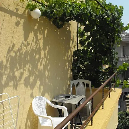 Hrisi Guest house